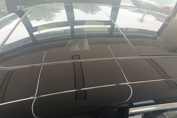 Used Hongqi H5 2025 2.0T Automatic Flag Edition – 500 000 Units Commemorative Version Roof