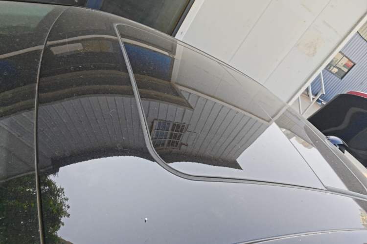 Used Hongqi H5 2025 2.0T Automatic Flag Edition – 500 000 Units Commemorative Version Roof