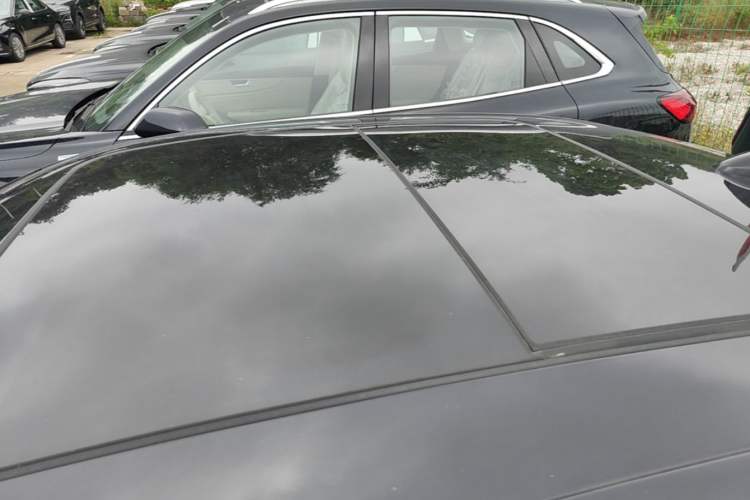 Used Hongqi H5 2025 1.5T DCT Xuan Ying Edition Roof