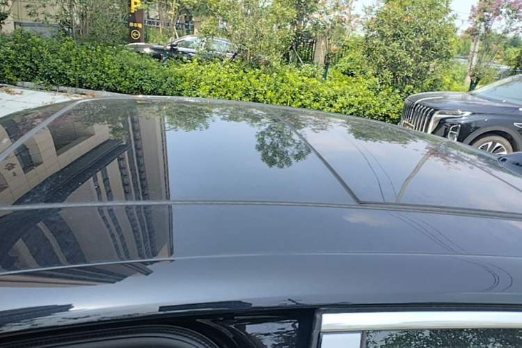 Used Hongqi H5 2025 2.0T Automatic Flag Edition – 500 000 Units Commemorative Version Roof
