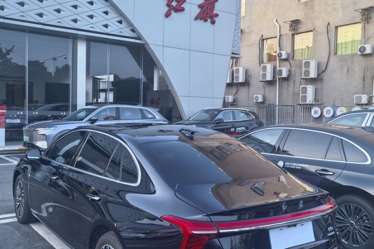 Used Hongqi H5 2025 2.0T Automatic Flag Edition – 500 000 Units Commemorative Version Roof