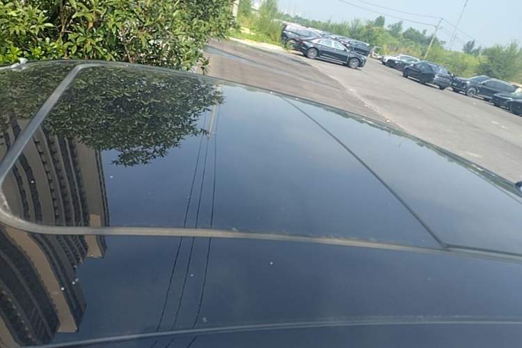 Used Hongqi H5 2025 2.0T Automatic Flag Edition – 500 000 Units Commemorative Version Roof
