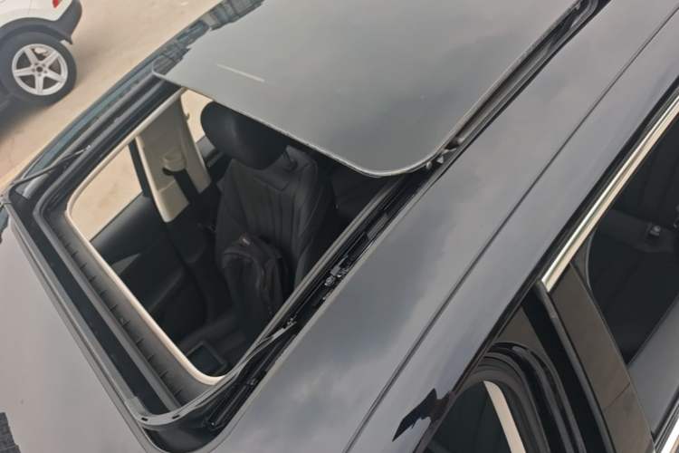 Used Hongqi H5 2025 1.5T DCT Qiyun 500 000th Unit Commemorative Edition Roof
