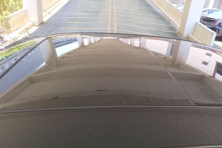 Used Hongqi H5 2025 2.0T Automatic Flag Edition – 500 000 Units Commemorative Version Roof