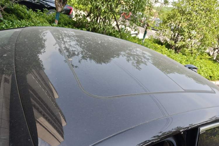 Used Hongqi H5 2025 2.0T Automatic Flag Edition – 500 000 Units Commemorative Version Roof