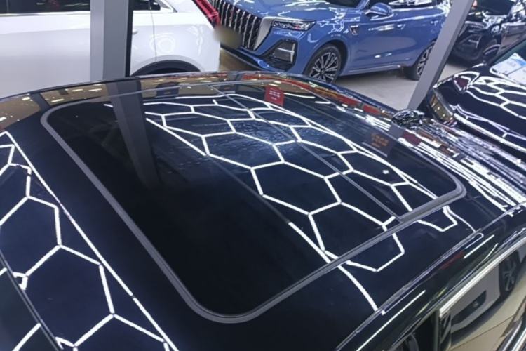 Used Hongqi H5 2025 2.0T Automatic Flagship 500 000th Unit Anniversary Edition Roof