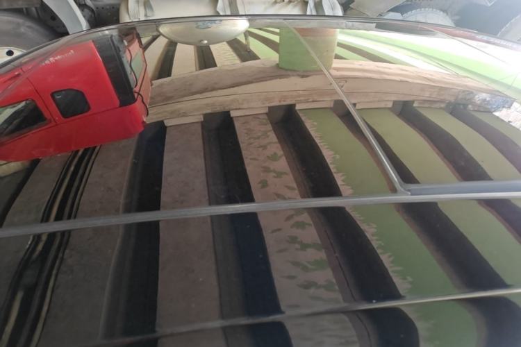 Used Hongqi H5 2025 2.0T Automatic Flag Edition – 500 000 Units Commemorative Version Roof