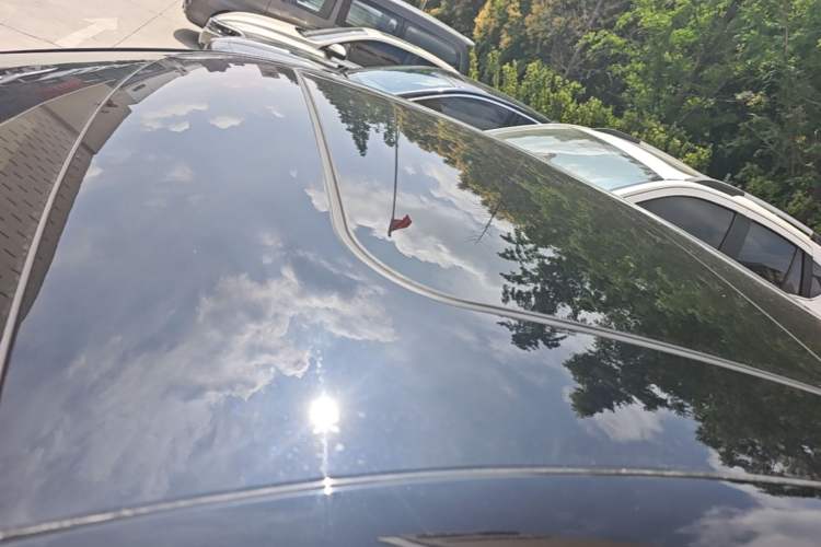 Used Hongqi H5 2025 2.0T Automatic Flag Edition – 500 000 Units Commemorative Version Roof