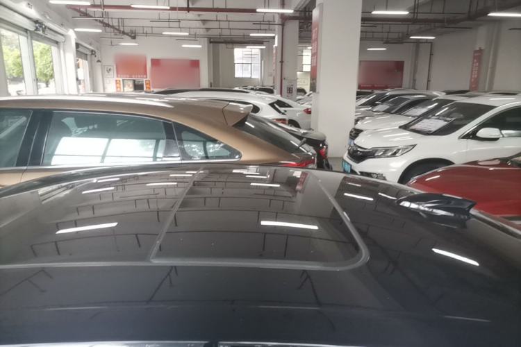 Used Hongqi H5 2025 2.0T Automatic Flag Edition – 500 000 Units Commemorative Version Roof