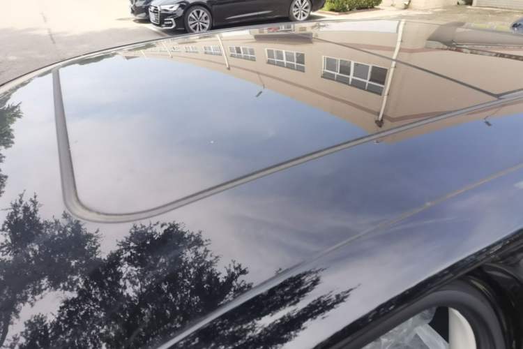 Used Hongqi H5 2025 2.0T Automatic Flag Edition – 500 000 Units Commemorative Version Roof