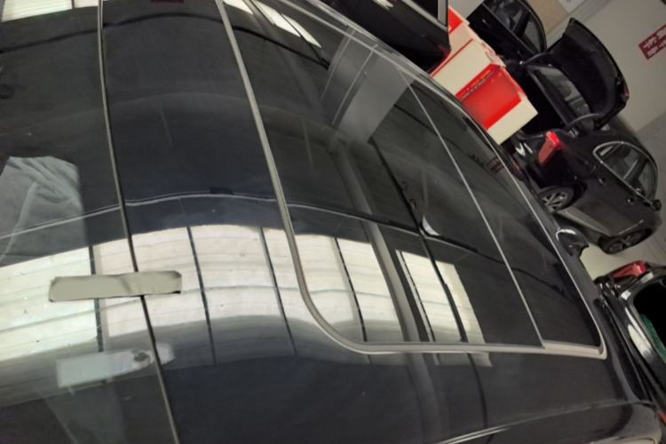 Used Hongqi H5 2025 2.0T Automatic Flag Edition – 500 000 Units Commemorative Version Roof