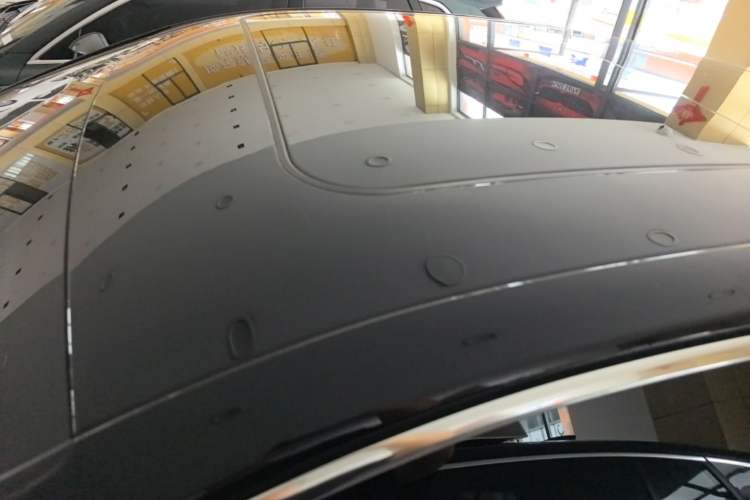 Used Hongqi H5 2025 2.0T Automatic Flag Edition – 500 000 Units Commemorative Version Roof
