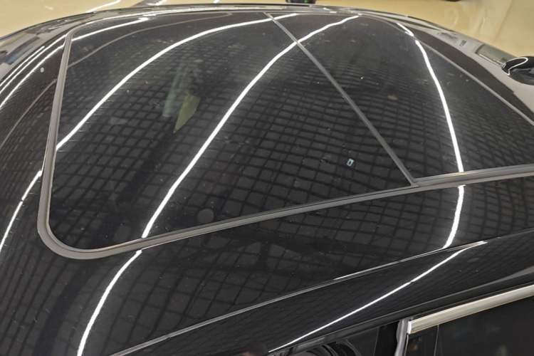 Used Hongqi H5 2025 2.0T Automatic Flag Edition – 500 000 Units Commemorative Version Roof