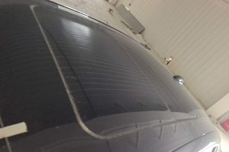Used Hongqi H5 2025 2.0T Automatic Flag Edition – 500 000 Units Commemorative Version Roof