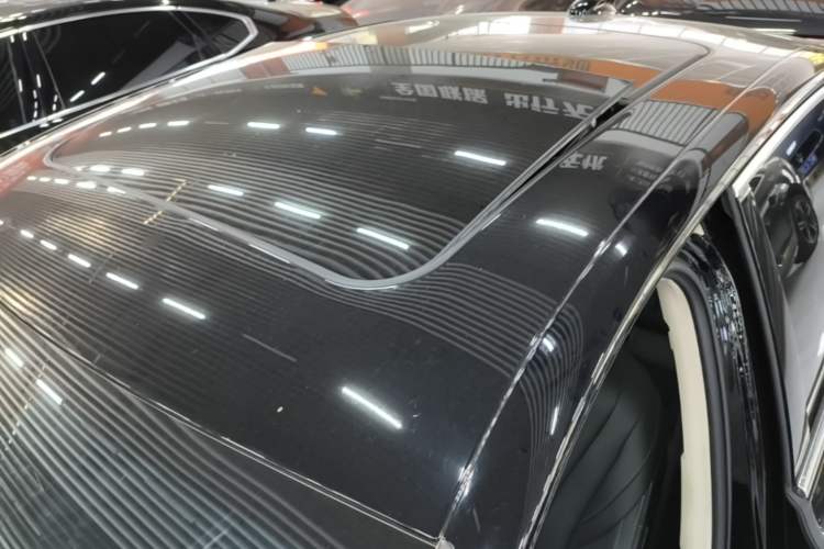 Used Hongqi H5 2025 2.0T Automatic Flag Edition – 500 000 Units Commemorative Version Roof