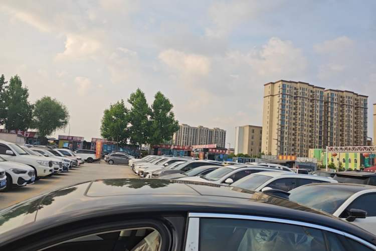 Used Hongqi H5 2025 2.0T Automatic Flag Edition – 500 000 Units Commemorative Version Roof