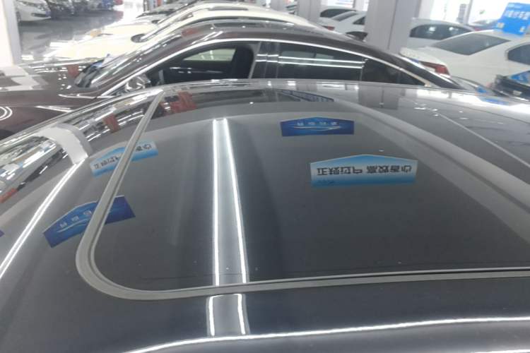 Used Hongqi H5 2025 2.0T Automatic Flag Edition – 500 000 Units Commemorative Version Roof