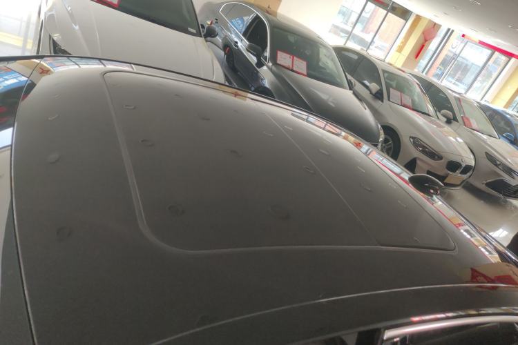 Used Hongqi H5 2025 2.0T Automatic Flag Edition – 500 000 Units Commemorative Version Roof