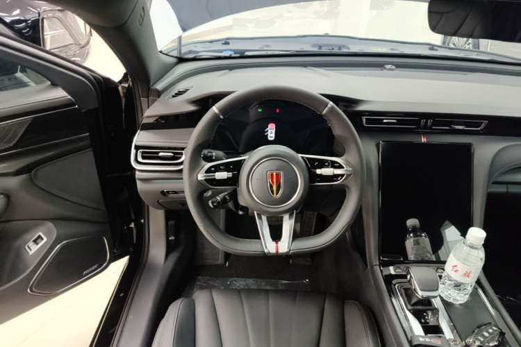 Used Hongqi H5 2025 Model 2.0T Automatic Xuan Ying 2 Million Units Commemorative Edition Steering Wheel