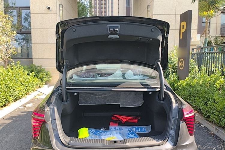Used Hongqi H5 2025 2.0T Automatic Xuan Ying Edition Trunk