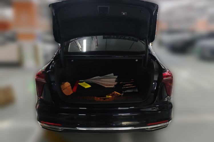 Used Hongqi H5 2025 2.0T Automatic Flag Edition – 500 000 Units Commemorative Version Trunk