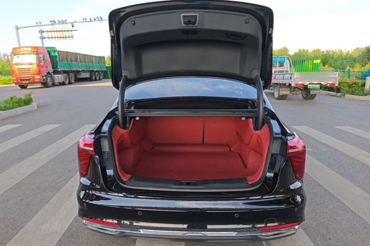 Used Hongqi H5 2025 2.0T Automatic Flag Edition – 500 000 Units Commemorative Version Trunk