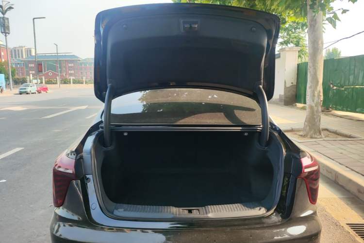 Used Hongqi H5 2025 1.5T DCT Xuan Ying Edition Trunk