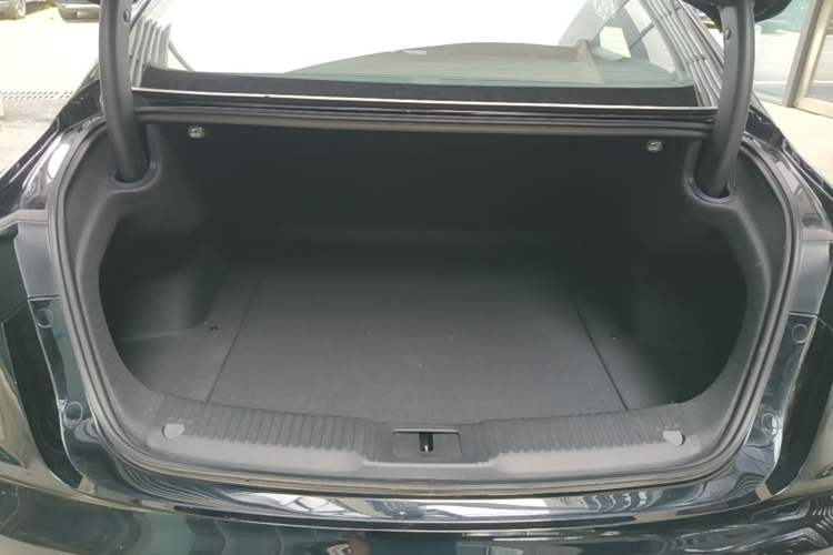 Used Hongqi H5 2025 2.0T Automatic Xuan Ying Edition Trunk