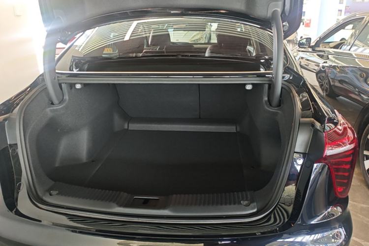 Used Hongqi H5 2025 1.5T DCT Xuan Ying Edition Trunk