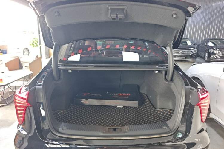 Used Hongqi H5 2025 1.5T DCT Xuan Ying Edition Trunk