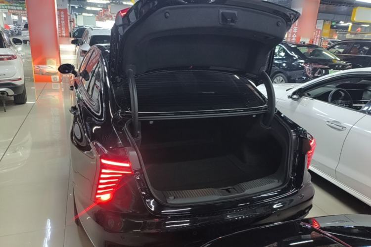 Used Hongqi H5 2025 1.5T DCT Xuan Ying Edition Trunk