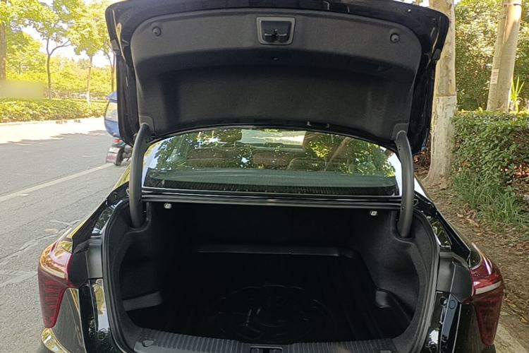 Used Hongqi H5 2025 2.0T Automatic Xuan Ying Edition Trunk