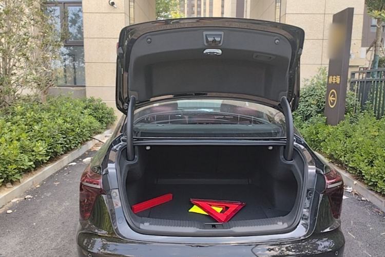 Used Hongqi H5 2025 2.0T Automatic Xuan Ying Edition Trunk