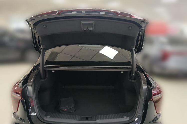Used Hongqi H5 2025 Model 2.0T Automatic Xuan Ying 2 Million Units Commemorative Edition Trunk