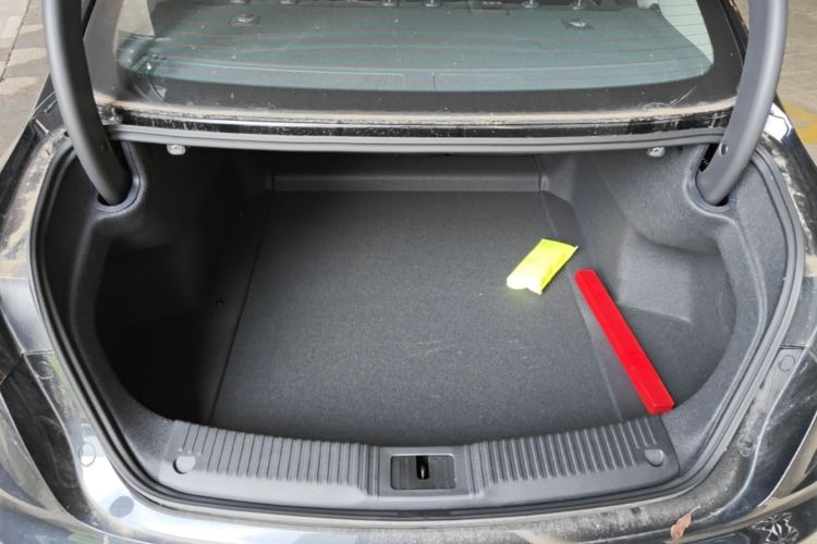 Used Hongqi H5 2025 2.0T Automatic Flagship 500 000th Unit Anniversary Edition Trunk
