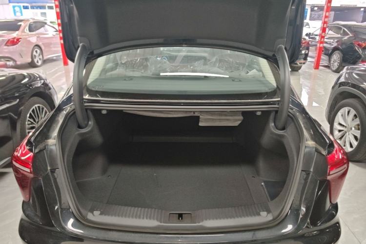Used Hongqi H5 2025 2.0T Automatic Flag Edition – 500 000 Units Commemorative Version Trunk