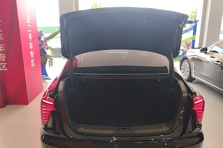 Used Hongqi H5 2025 1.5T DCT Qiyun 500 000th Unit Commemorative Edition Trunk