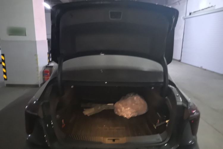 Used Hongqi H5 2025 2.0T Automatic Xuan Ying Edition Trunk