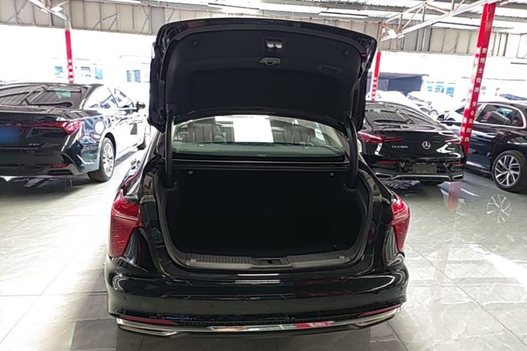 Used Hongqi H5 2025 2.0T Automatic Flag Edition – 500 000 Units Commemorative Version Trunk