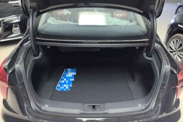 Used Hongqi H5 2025 2.0T Automatic Flag Edition – 500 000 Units Commemorative Version Trunk