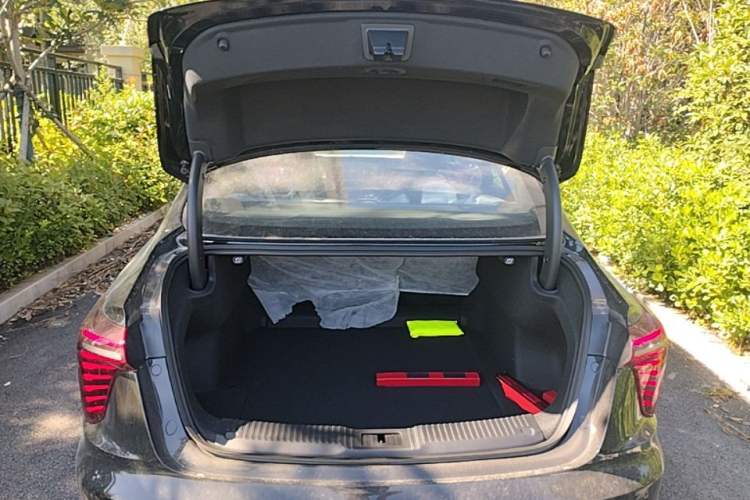 Used Hongqi H5 2025 2.0T Automatic Xuan Ying Edition Trunk