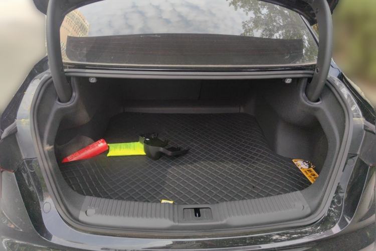 Used Hongqi H5 2025 2.0T Automatic Xuan Ying Edition Trunk