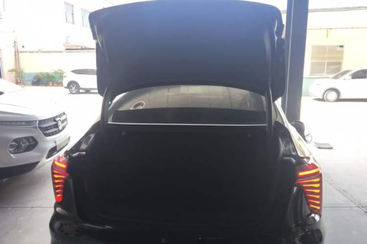 Used Hongqi H5 2025 1.5T DCT Qiyun 500 000th Unit Commemorative Edition Trunk