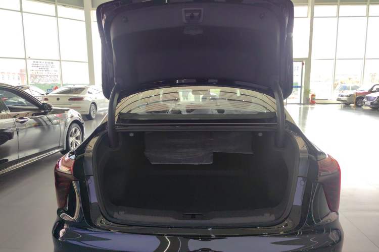 Used Hongqi H5 2025 1.5T DCT Xuan Ying Edition Trunk