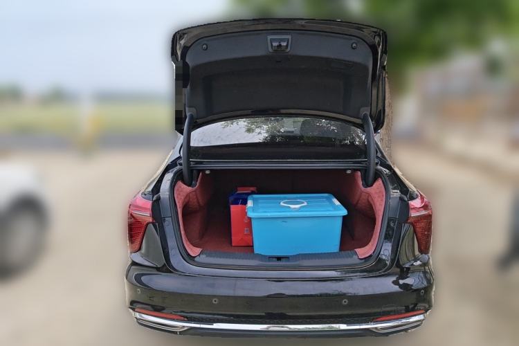 Used Hongqi H5 2025 2.0T Automatic Flag Edition – 500 000 Units Commemorative Version Trunk