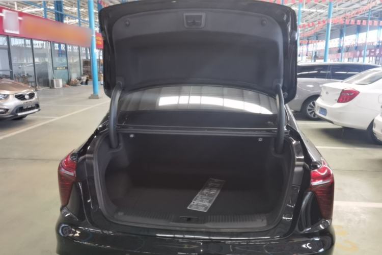Used Hongqi H5 2025 2.0T Automatic Flag Edition – 500 000 Units Commemorative Version Trunk