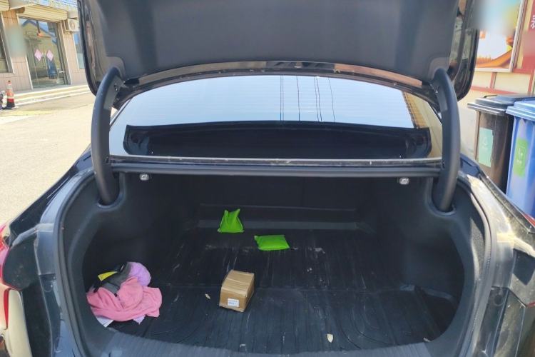 Used Hongqi H5 2025 2.0T Automatic Flag Edition – 500 000 Units Commemorative Version Trunk
