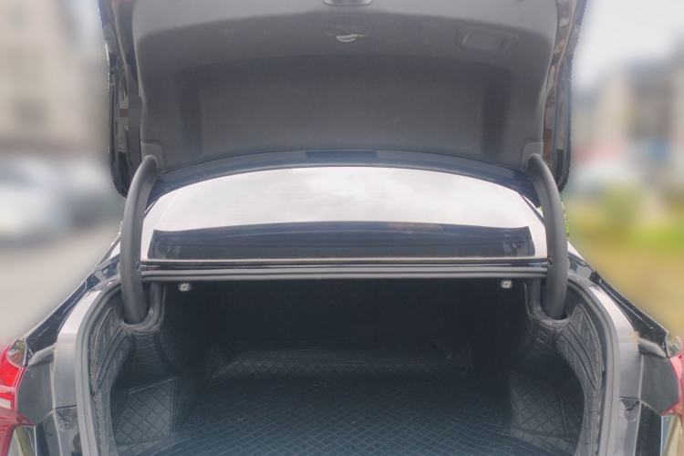 Used Hongqi H5 2025 2.0T Automatic Flag Edition – 500 000 Units Commemorative Version Trunk