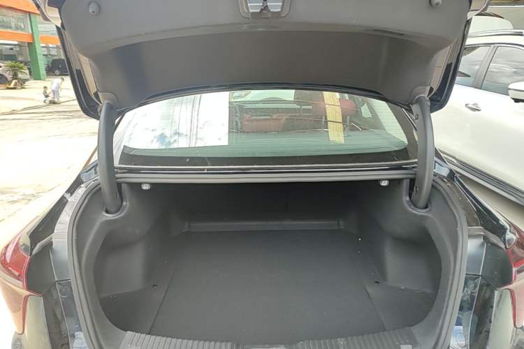 Used Hongqi H5 2025 Model 1.5T DCT Xuan Ying 2 Million Units Commemorative Edition Trunk