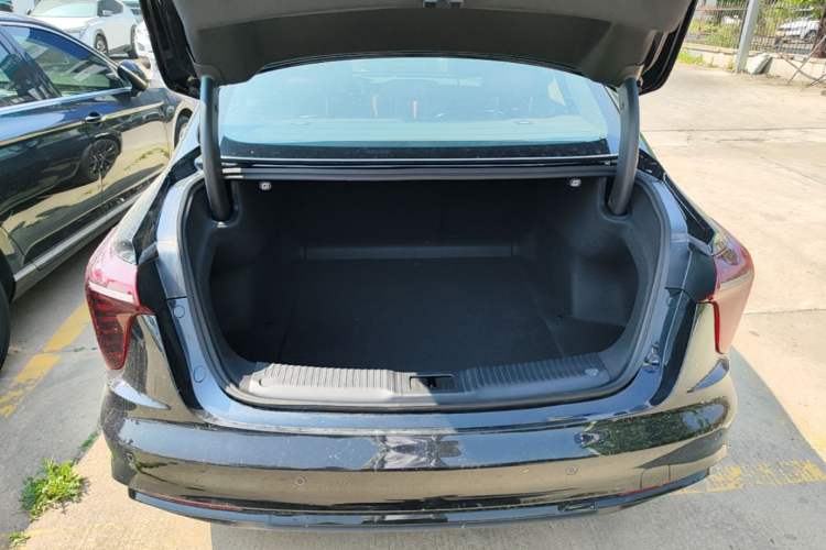 Used Hongqi H5 2025 1.5T DCT Xuan Ying Edition Trunk